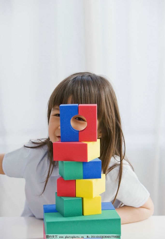 小女孩 玩耍 堆积木 儿童 幼儿 儿童幼儿高清图片 人物图库 摄影