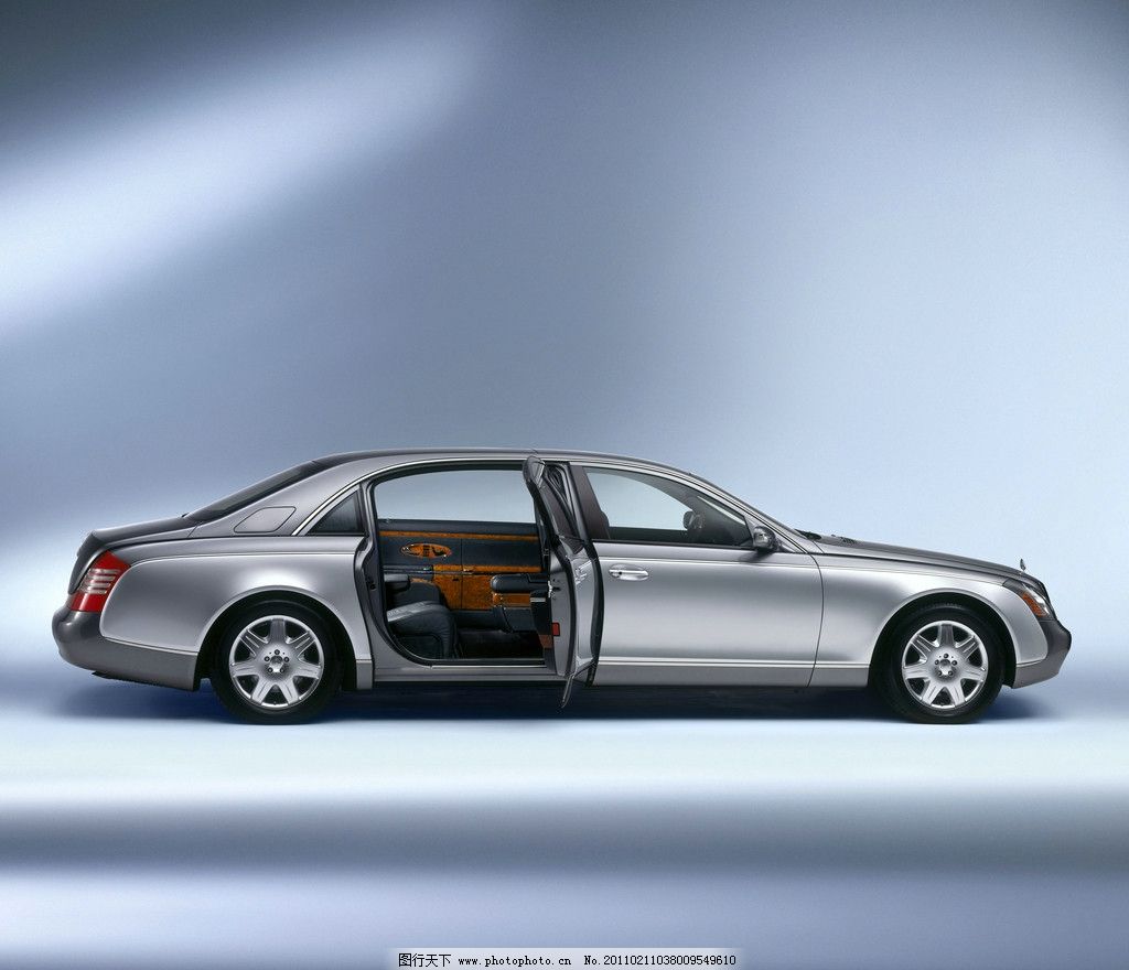 敞开车门的迈巴赫 maybach 迈巴赫 汽车 交通工具 名车 豪车 豪华