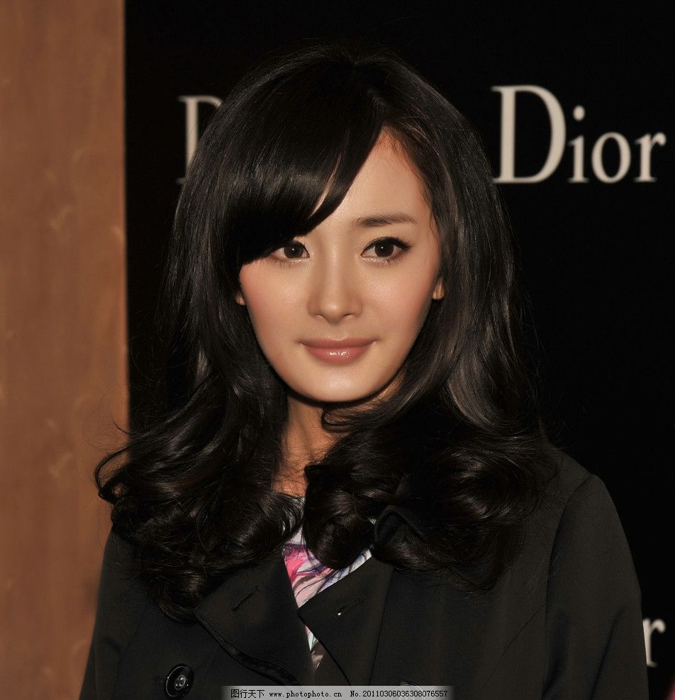 2018春明星杨幂机场同