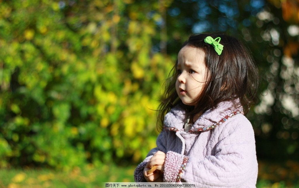外国 小女孩 小妹妹 女童 儿童 洋小孩 棕色头发 蓝眼高鼻 雪白皮肤