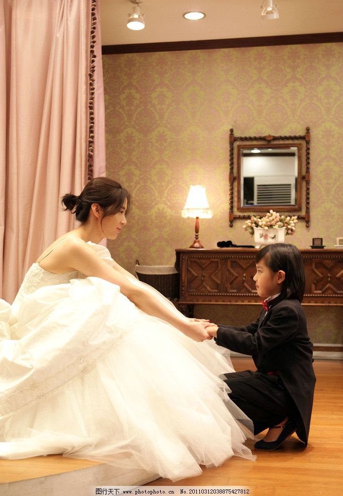 宋允儿 金香奇 《婚纱》剧照图片