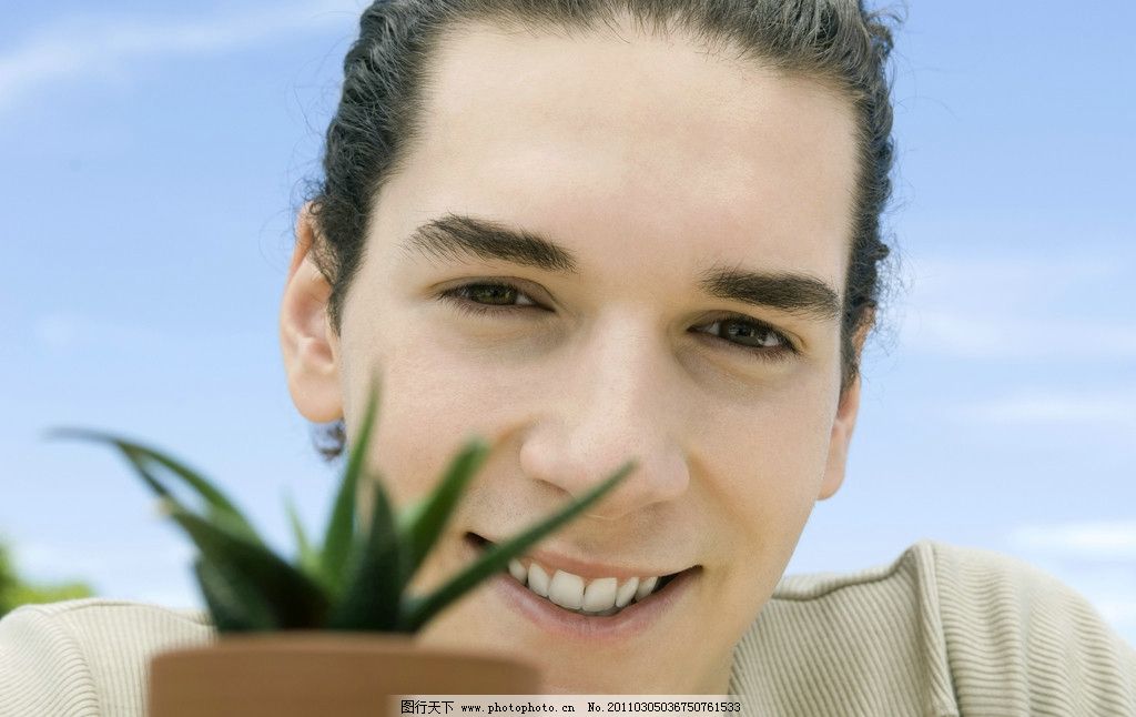 男人,微笑,笑容,男生,帅哥,外国男人,国外男性,男性,青年,人物摄影,人物肖像,男性高清图片,男性男人,人物图库,摄影,300DPI,JPG